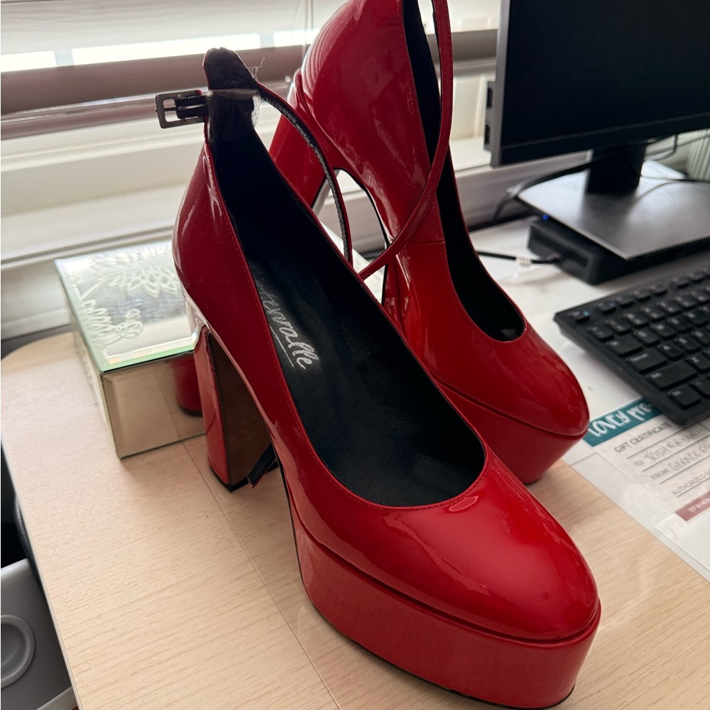 L'INTERVALLE Glossy Red Platform Heels